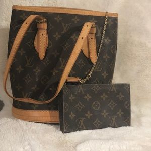 Small Louis Vuitton Bucket handbag